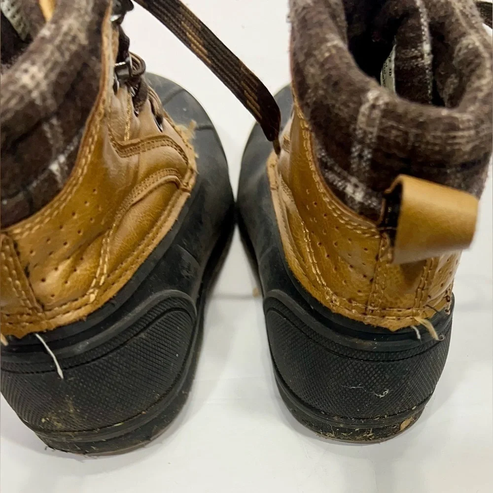 MAGELLAN OUTDOOR BOYS DUCK BOOTS SIZEE 3D
